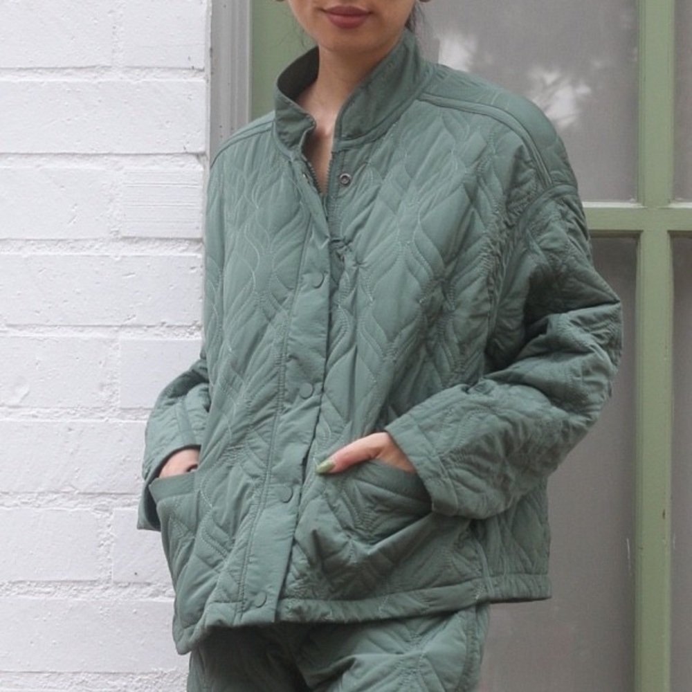 Fabletics Quilted Loft Jacket Green Full Zip Diamond Relaxed Bomber Size Small - Picture 2 of 14